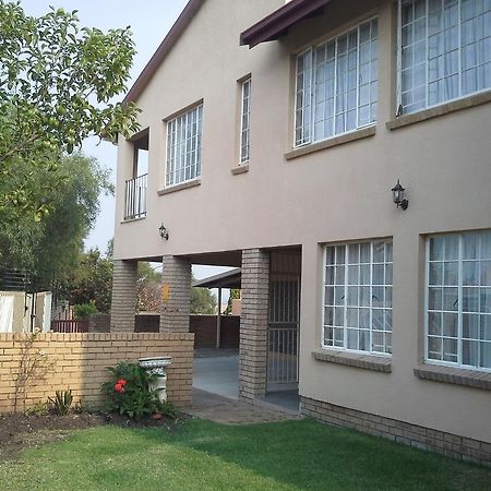 סקונדה De Zevende Hemel Guesthouse מראה חיצוני תמונה