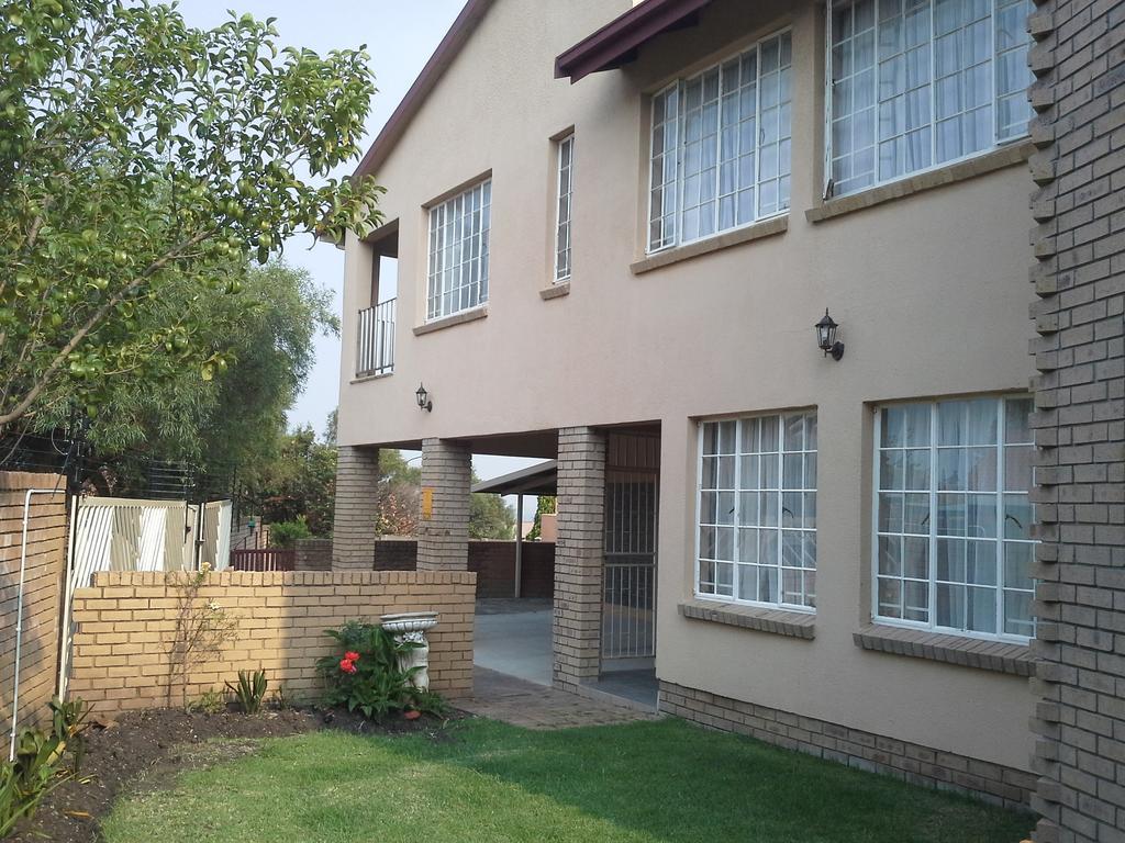 סקונדה De Zevende Hemel Guesthouse מראה חיצוני תמונה